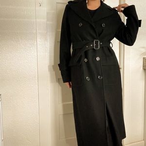 WOMANS MEDIUM BCBGMAXAZRIA BLACK PEACOAT/ STUNNING WINTER COAT